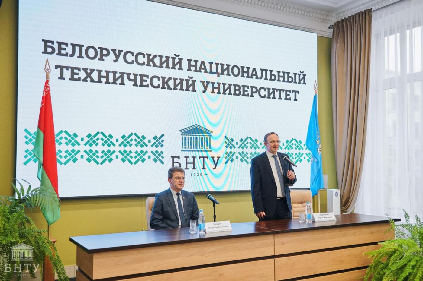 СМИ о нас: «Старались построить откровенный разговор. Владимир Кухарев ответил на вопросы студентов и преподавателей БНТУ»